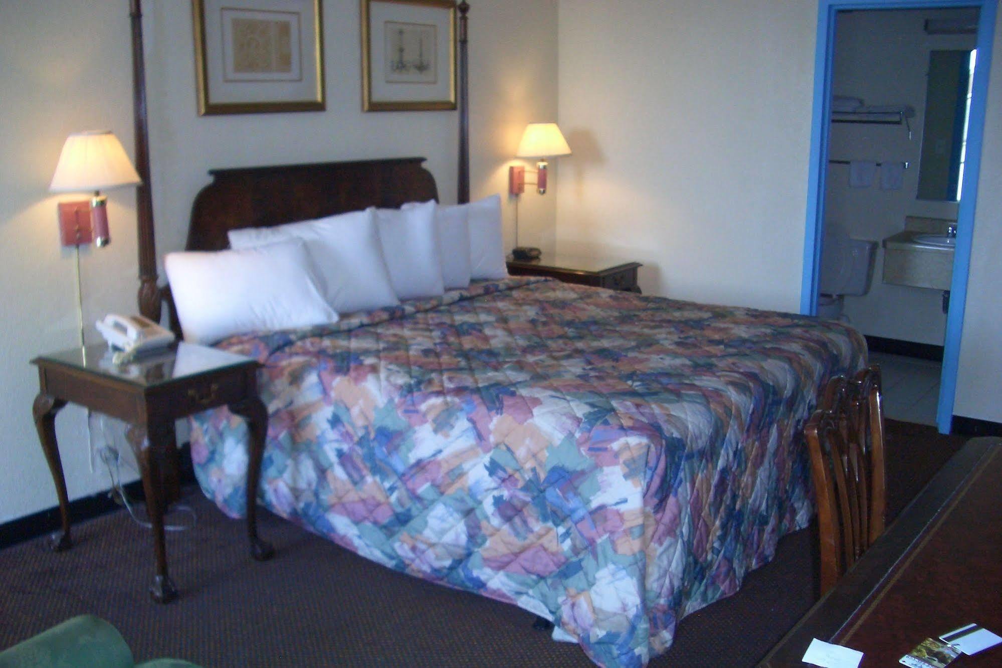 Regency Inn Of Naperville Exterior photo